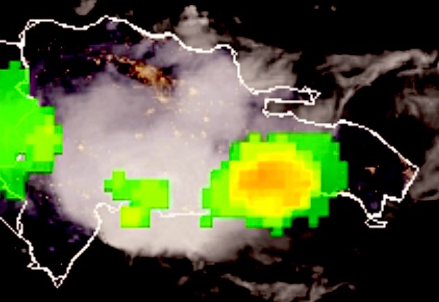 Bien entrada la noche persisten los desarrollos nubosos generando tormentas eléctricas sobre la Provincia Santo Domingo y el Distrito Nacional.