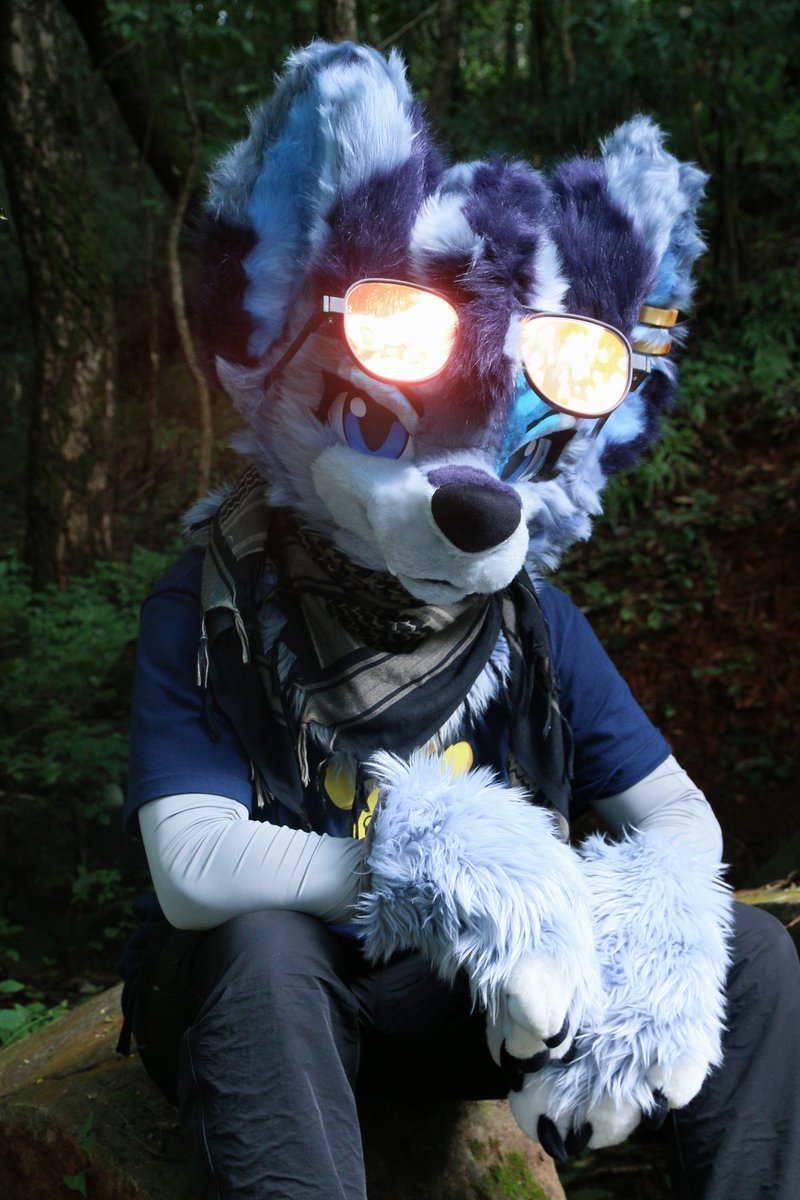 心若向阳，无谓悲伤；微笑向暖，年华未央

📷:<a href="/Yoyun97/">YOYUN</a> 

#fursuitfriday  #fursuit