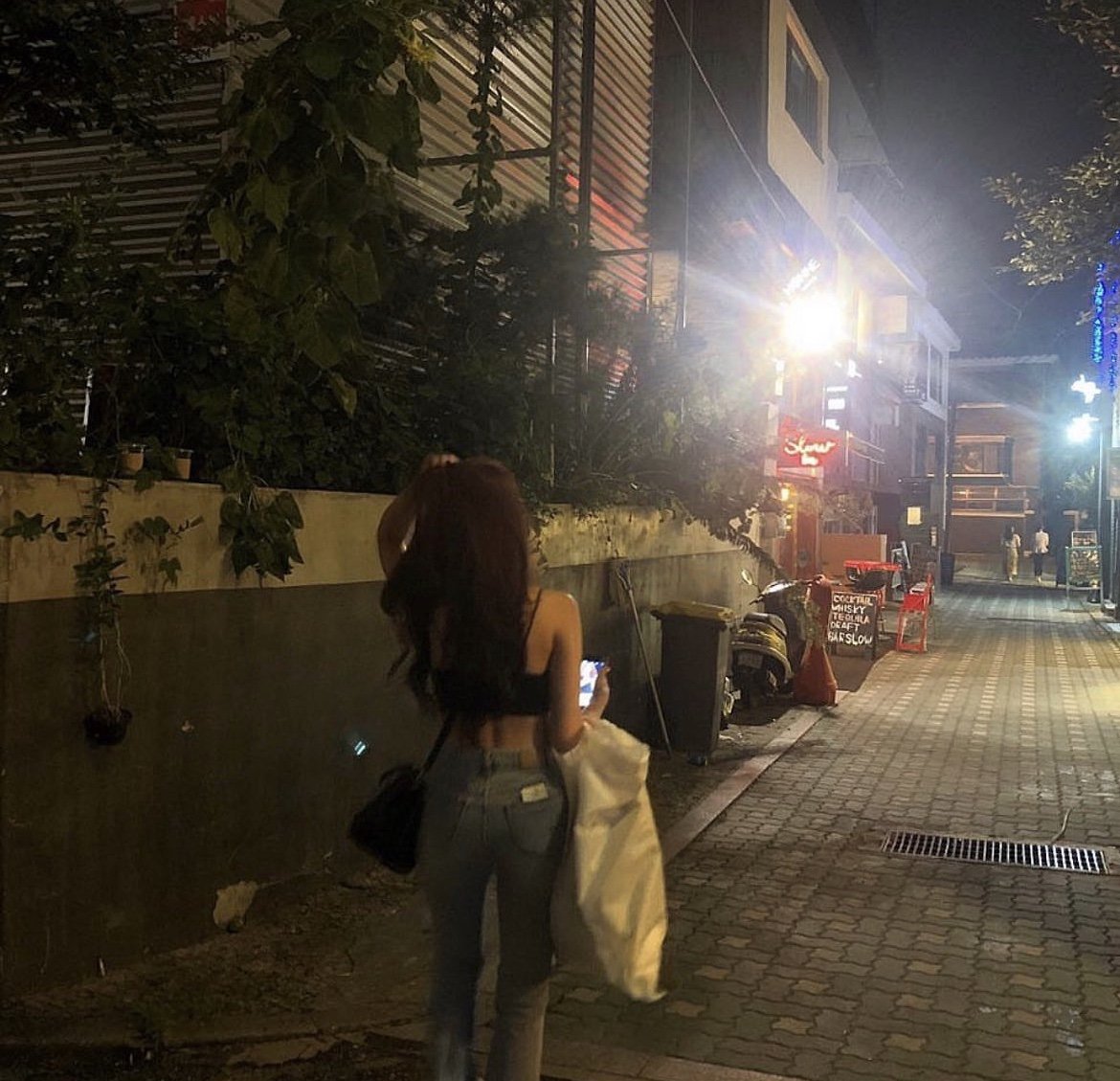 뒤태이뻐서 찰칵 (어제밤)

상호관전