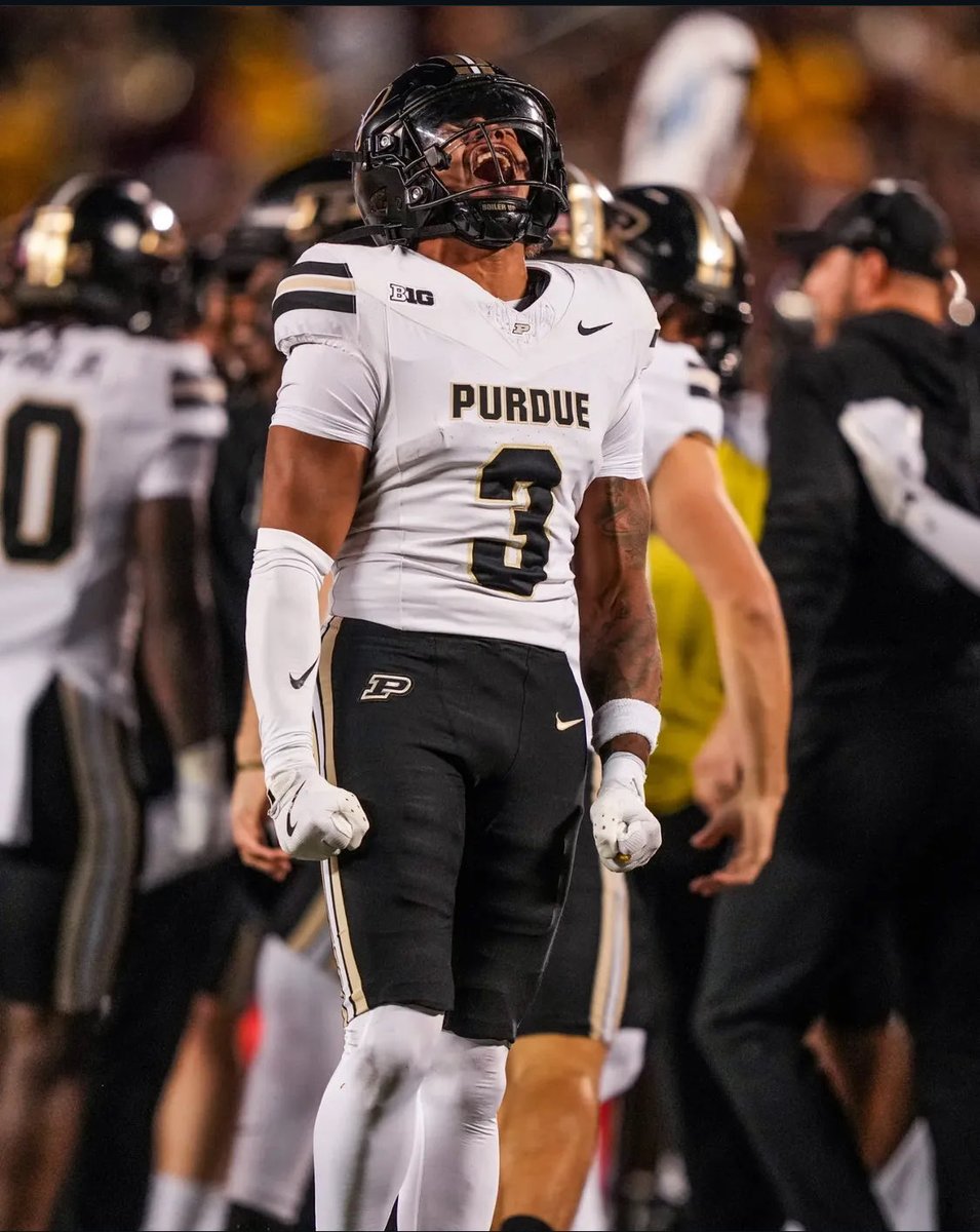 IsaacChukwurah1's tweet image. #AGTG After a great conversation with @CoachJakeTrump and @CoachGreen93 I am blessed to say that I have EARNED a Division 1 Offer from @BoilerFootball #BoilerUp 🚂 #OnMe