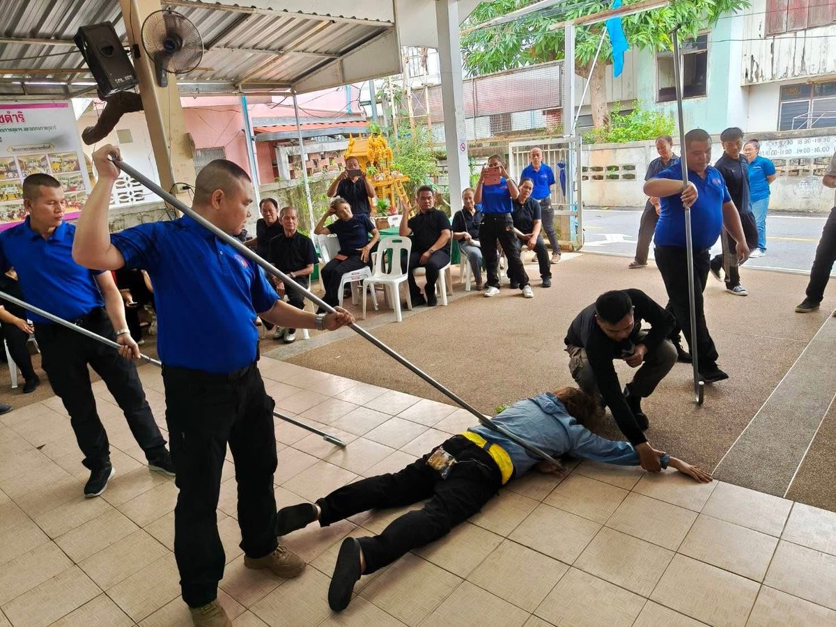 PoliceBang74402's tweet photo. ซ้อมจับคนร้ายบ้าคลั่ง
#พร้อมรับใช้ประชาชน
#มีเหตุโทร191 https://t.co/efBQINJ3DV