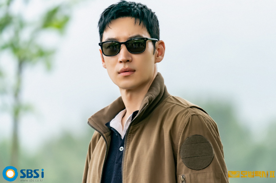 이제훈 시즌제드라마찍으면서 스틸만보면 1인지2인지3인지 구분안되게하는배우인거 예의되게있다