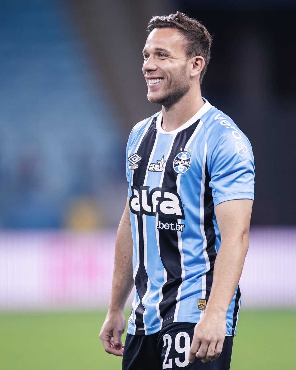 arthurhromelo's tweet photo. Trabalho, foco e mais três pontos importantes pra seguir na caminhada. ⚽️💪 https://t.co/U2y3QsevjM