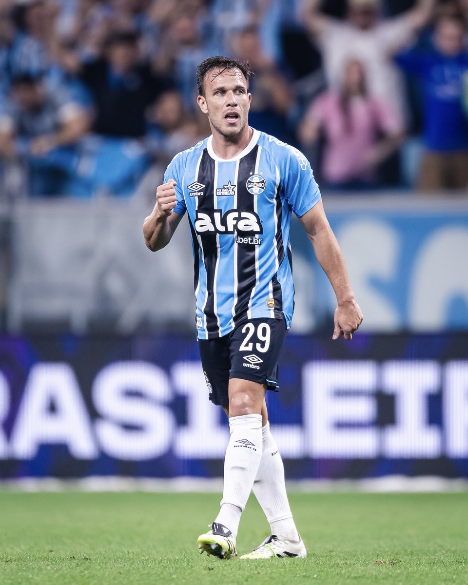 arthurhromelo's tweet photo. Trabalho, foco e mais três pontos importantes pra seguir na caminhada. ⚽️💪 https://t.co/U2y3QsevjM