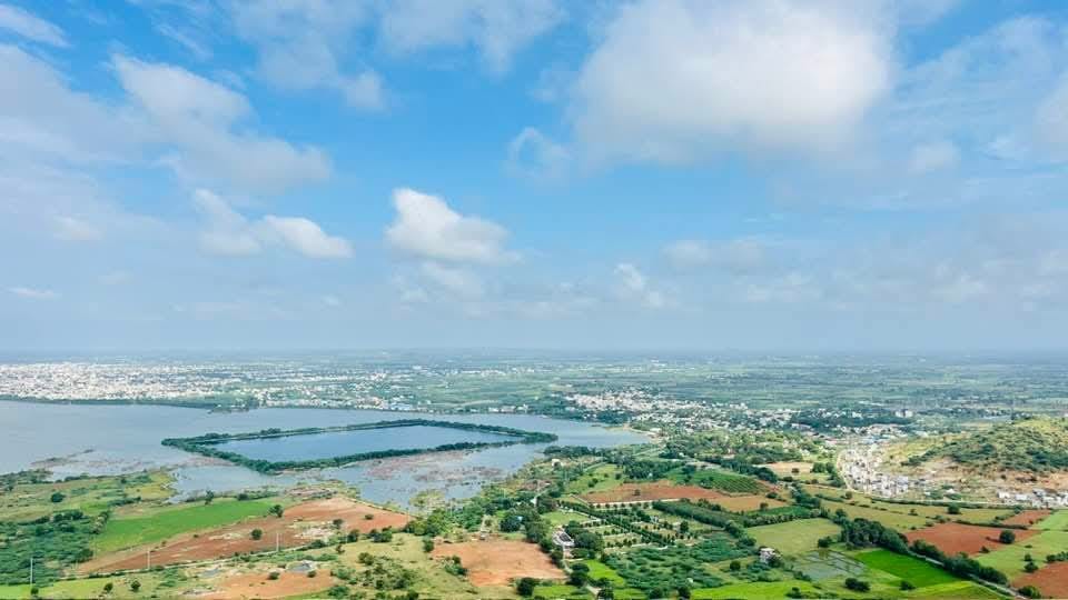 NEWSENSE008's tweet image. The world is vast and full of possibilities. Look at the bigger picture and find your path.
#GoodMorning #FindYourPath #LifeJourney  #DreamBig  #SelfDiscovery