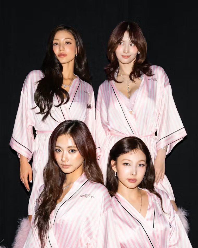 JYPETWICE's tweet photo. TWICE &amp; NYLON

📰 TWICE Talks Breaking Records, Victoria’s Secret &amp; Their Favorite Angels - EXCLUSIVE

🔗 https://t.co/JY10YGoUFO

#TWICE #트와이스 #NAYEON #나연 #MOMO #모모 #JIHYO #지효 #TZUYU #쯔위 #Victoriassecret #VSFashionShow https://t.co/NwLK4hbpb0
