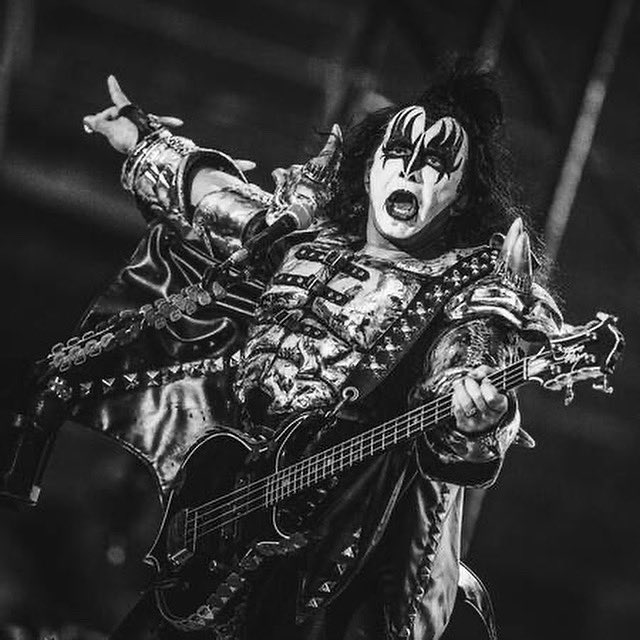 AlexJMiddleton's tweet photo. R.I.P in peace Ace Frehley https://t.co/UbJhmpOtlU