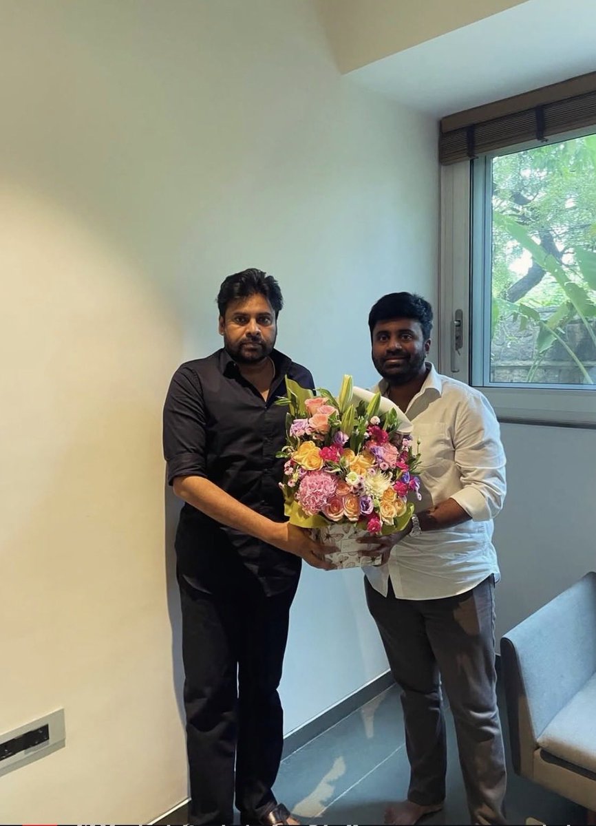 SupremePSPK's tweet image. Kannada leading production house @KvnProductions met Chief @PawanKalyan