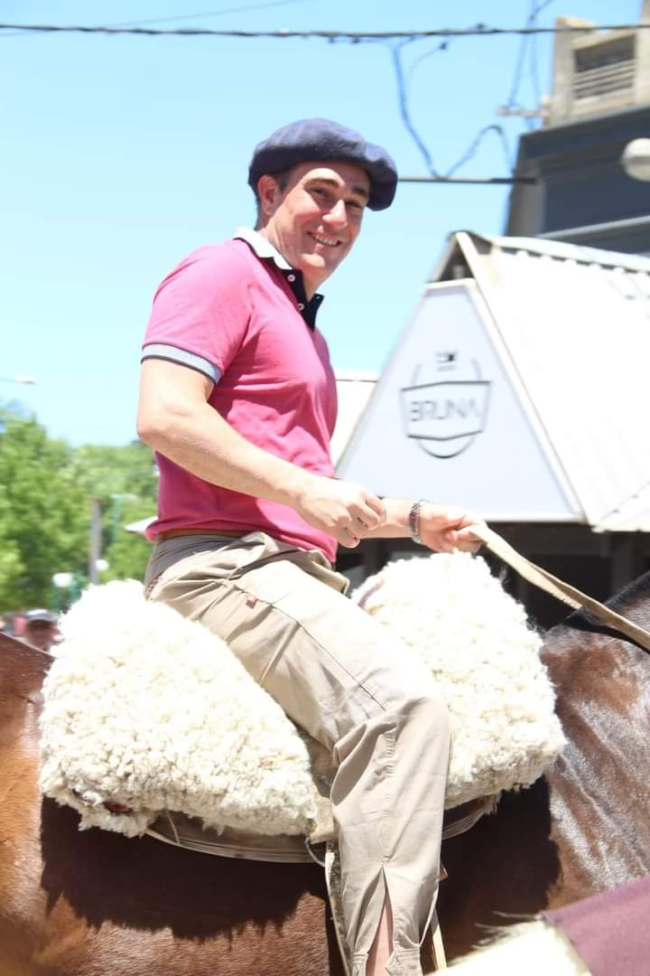 Feliz cumpleaños Javier Iguacel querido!! El mejor político que conocí después de Mauricio Macri 🙌