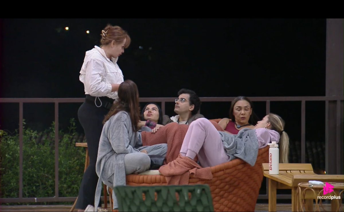 EuAvisei_ne's tweet photo. Já brigaram, já foram falsos um com o outro, mas confesso que fechei aqui.

Fechei e não abro mão 
#EliminaçãoAFazenda https://t.co/fZbYAdub5B