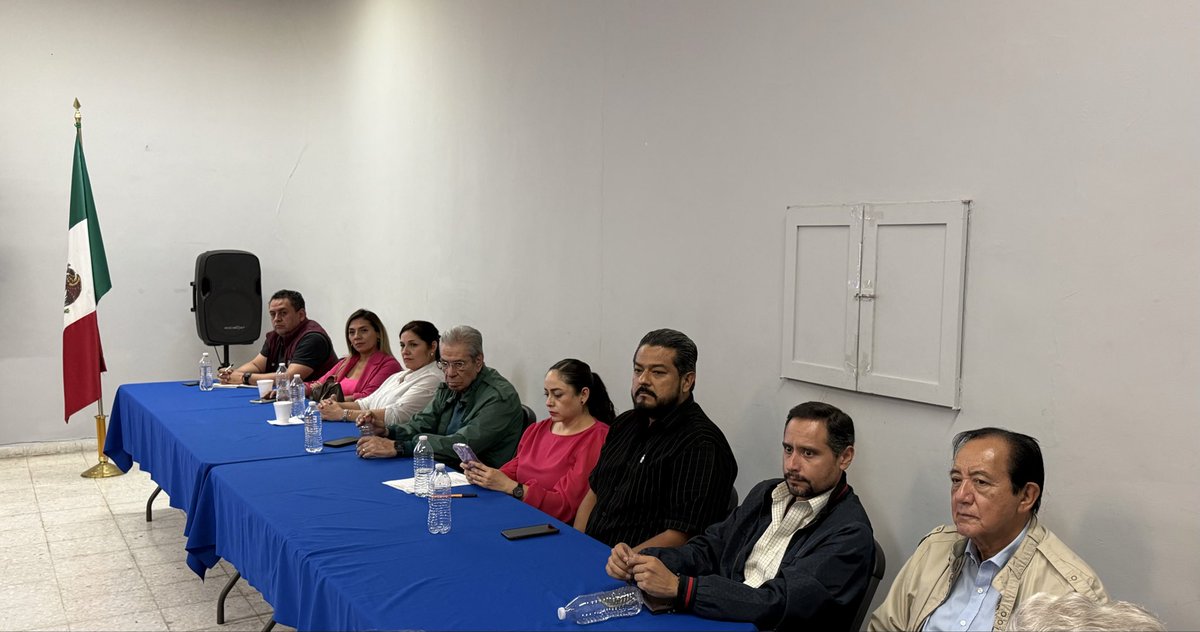 ConsejoCSPRS's tweet photo. El Consejo Ciudadano contó con la participación de Lic. Karla Elizabeth Martínez Molina, Directora del Centro Penitenciario Femenil Saltillo. Con la exposición de los 5 ejes rectores para la reinserción, estadísticas y aspectos legales en cuestiones de sentencias 16/Octubre/2025 https://t.co/9v8eIZSHZ9