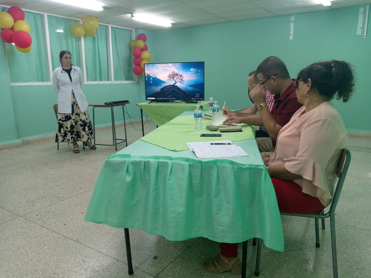 En la mañana de hoy expuso su tesis ante el Consejo Científico del #HospitalGuevara la Dra. Amalia Batista González de 3er. Año de la especialidad de ORL y la Dra. Liliany Ramirez González de Neumotisiología #CubaPorLaVida <a href="/MINSAPCuba/">Ministerio de Salud Pública de Cuba</a> <a href="/gobiernotunas/">Gobierno Provincial de Las Tunas</a> <a href="/JLAparicioDr/">Dr. José Luis Aparicio Suárez</a> <a href="/DirGestionTunas/">Directora de Gestión Sanitaria DGS Las Tunas</a>