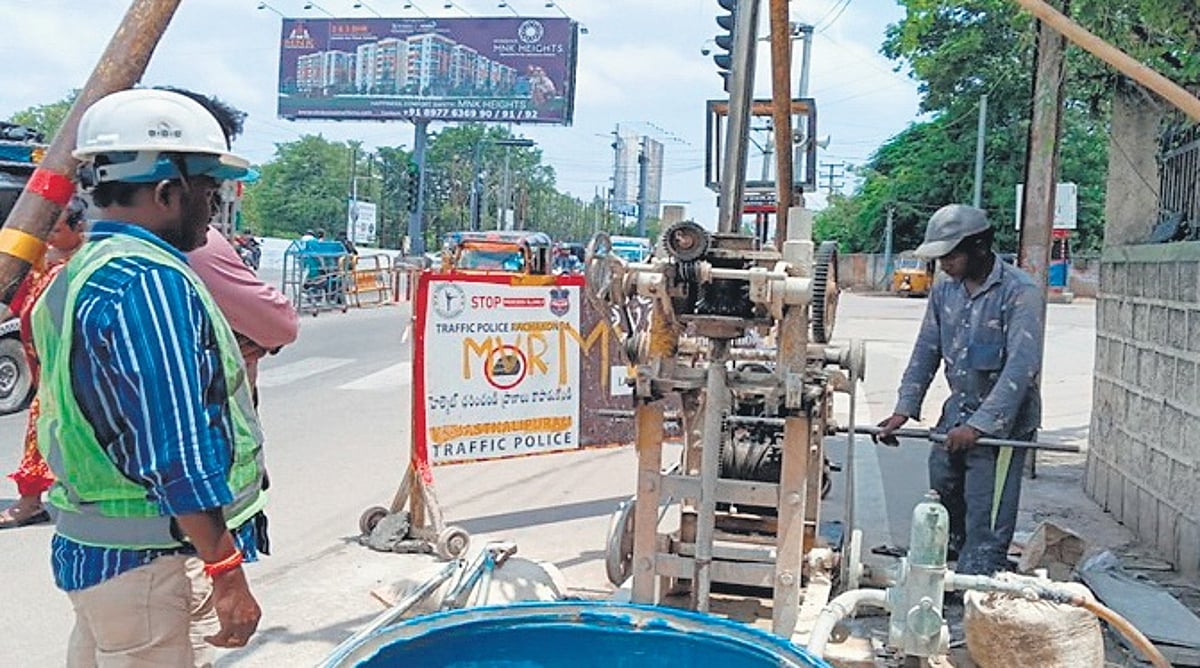 abhinavaduri9's tweet image. 🚧 #HMDA begins soil tests for Paradise–Dairy Farm elevated corridor
Work kicks off on ₹1,580 cr project to ease NH-44 traffic from #paradise Junction to #Suchitra Junction.
The 5.4 km corridor includes a 4.6 km elevated road & 600 m tunnel near #Begumpet Airport.