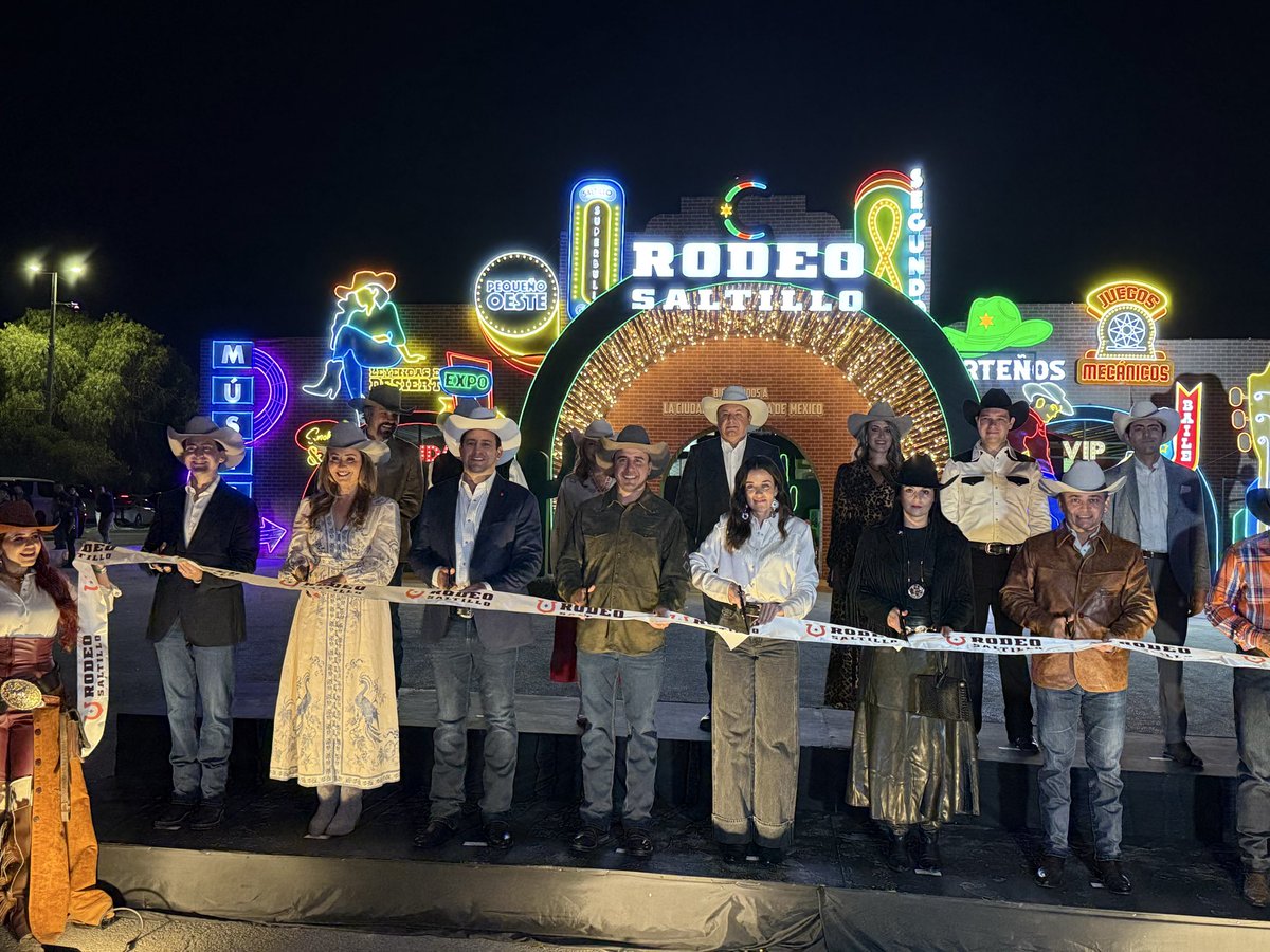 En la cena del Rodeo Saltillo 2025. #CoahuilaPaDelante #APasosDeGigante