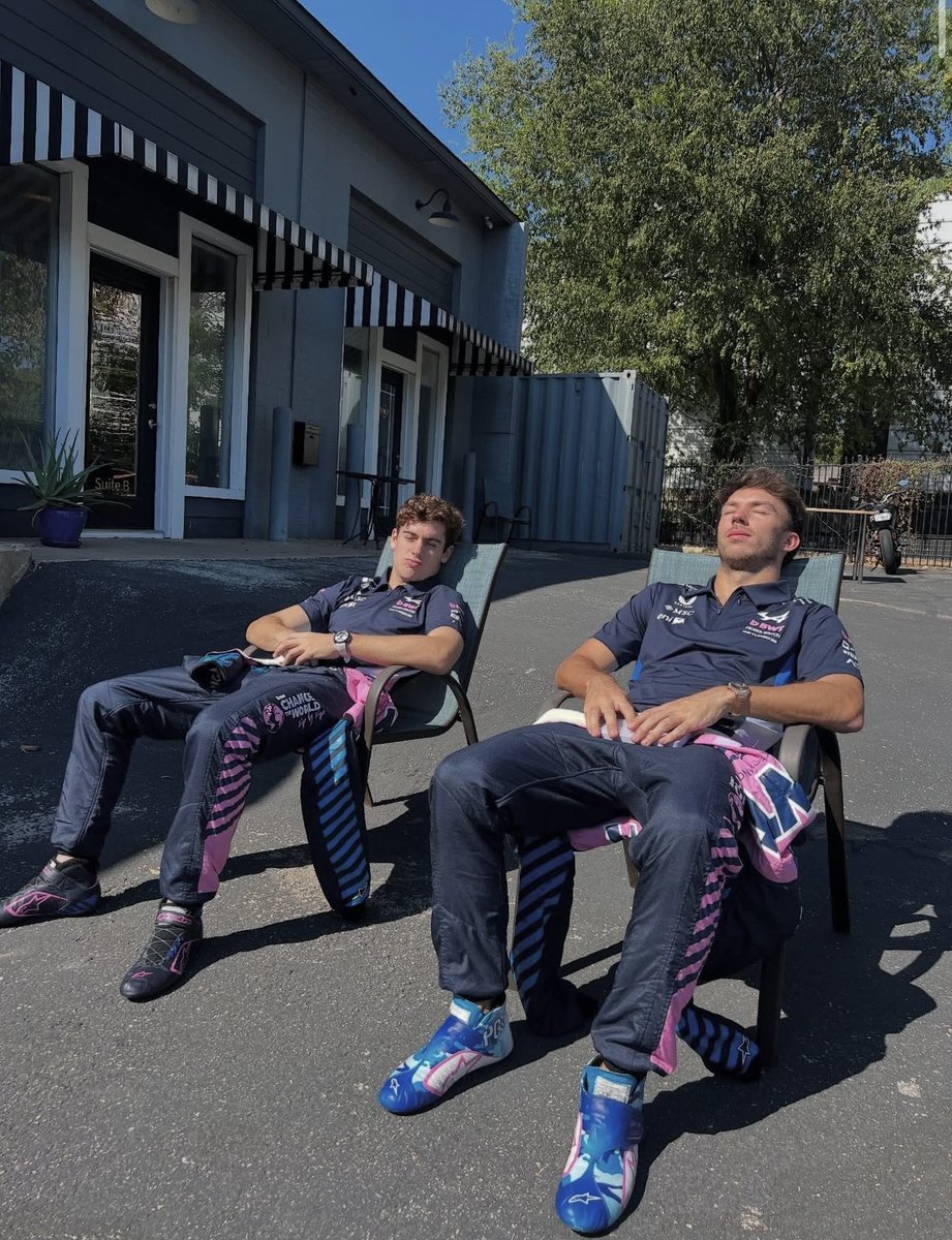 Lo hermoso de este finde y los próximos es que NO tenemos que madrugar 🙌