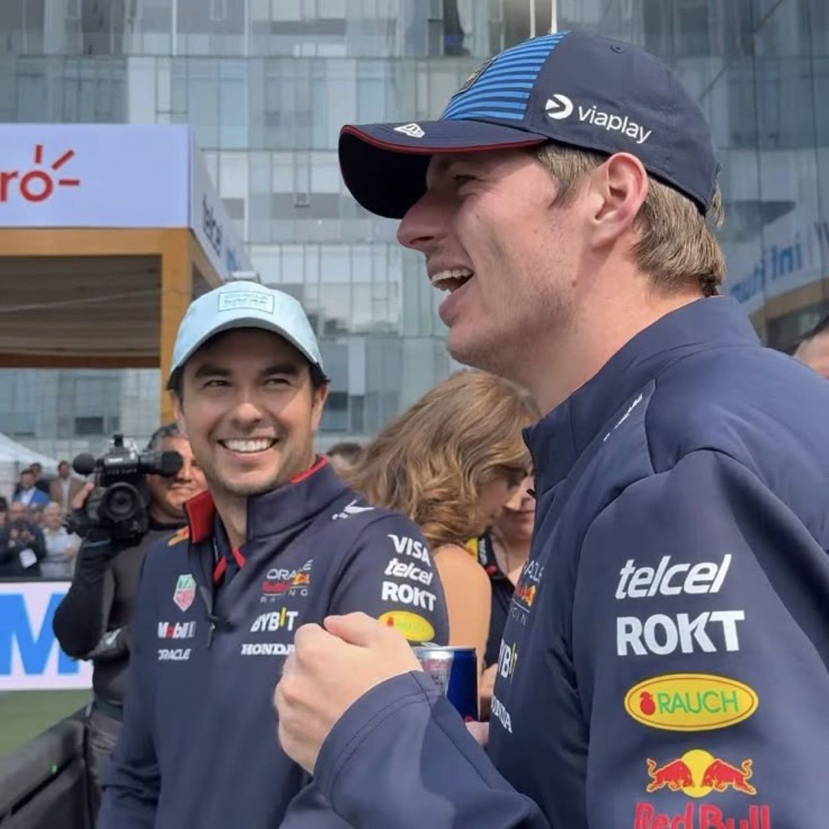 Qué bueno que va a haber partido como cada año, aunque voy a extrañar a cierto güero de ojos azules que dirigía al otro equipo :(