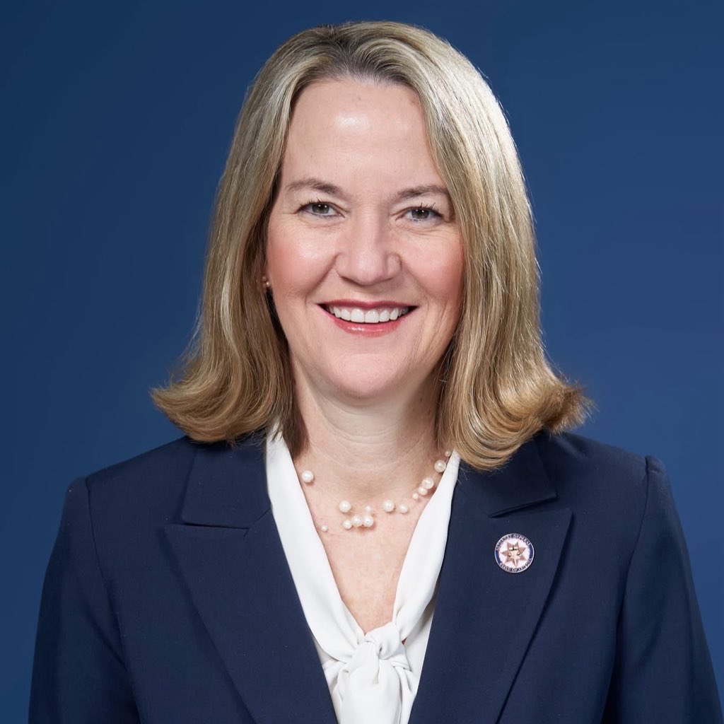 DisavowTrump20's tweet image. 🚨NEW: Arizona Attorney General Kris Mayes is filing a lawsuit against Speaker Mike Johnson to force him to swear in Rep.-Elect Adelita Grijalva.
RETWEET to thank @KrisMayes for standing up for our democracy!