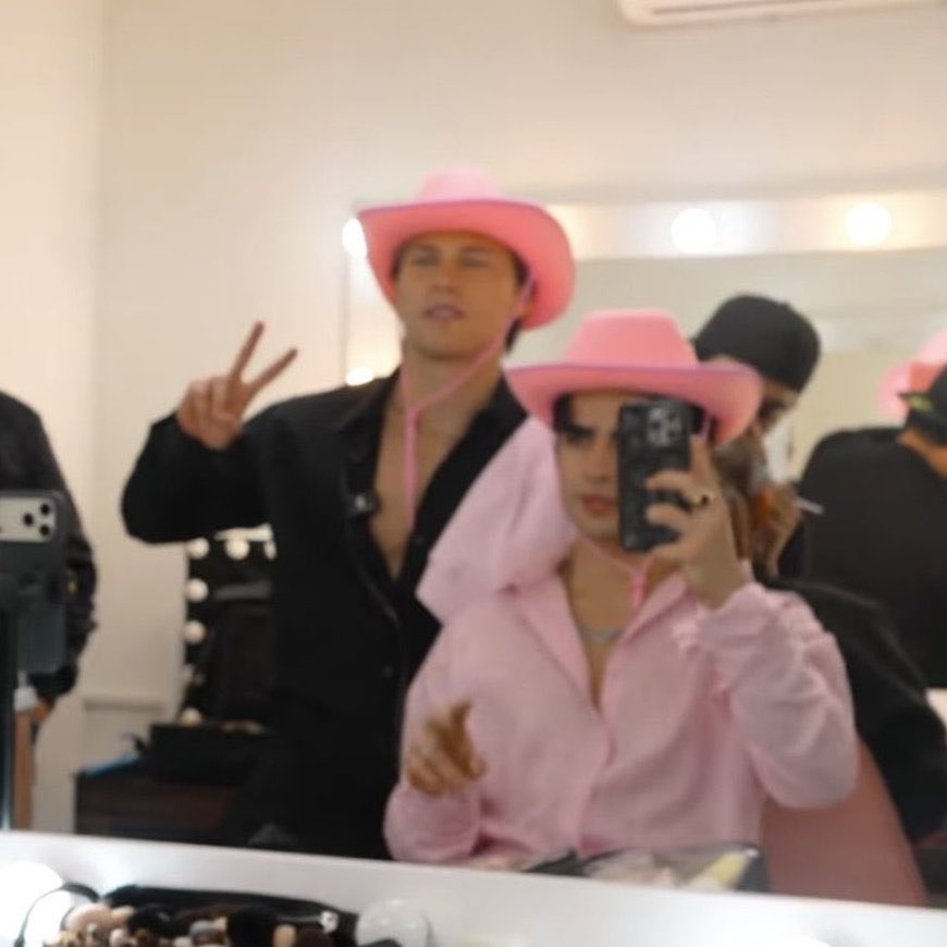 NicoleriaxMaRey's tweet image. Hilo para que le pidan al Aarón que suba esta foto en HD
AMA EN PINKY PROMISE
@ArnMercurio Papito sube la foto en HD
#LaCasaDeAaron #AldoViral
