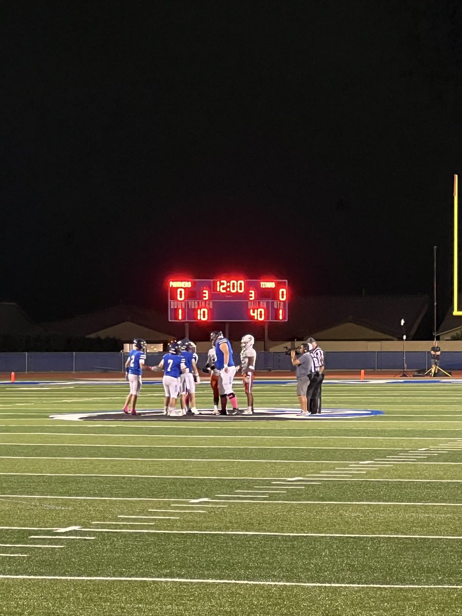 Beautiful night for some High School Football under the lights <a href="/PHHS_Panthers/">Paradise Honors High School Football</a> vs. <a href="/TBirdFB/">Thunderbird Titans Football</a>

<a href="/CoachMurphyQB/">Reilly Murphy</a> <a href="/OUAZFootball/">OUAZ Football</a> 
#SpiritonTheProwl🐺🐺