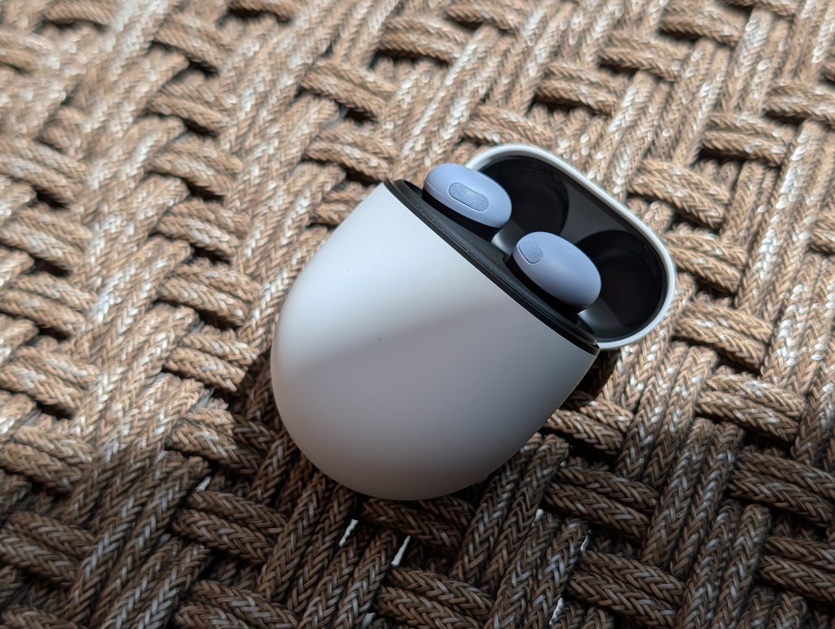 GOOGLE PIXEL BUDS PRO 2 
​Cancelación de Ruido (ANC) y Transparencia Espectacular: El modo ambiente se siente súper natural.

​Comodidad y Ajuste Superior: Más pequeños y seguros que la versión anterior.

​Funciones Inteligentes de Google: Detección de conversación, Audio