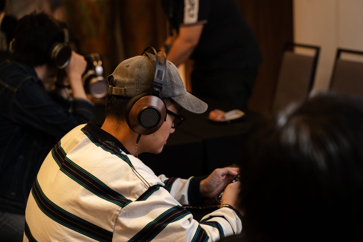 sivga_audio's tweet photo. 🎧Portable Audio Party Indonesia 2025 - what a ride! The energy was electric!
❤️A massive thank you to everyone who stopped by our booth and experienced the headphones.
🎶You made this event unforgettable!

#Sivga #hifi  #Audio #audiophile #MusicLovers #PortableAudioParty https://t.co/zEzf8vSnJZ