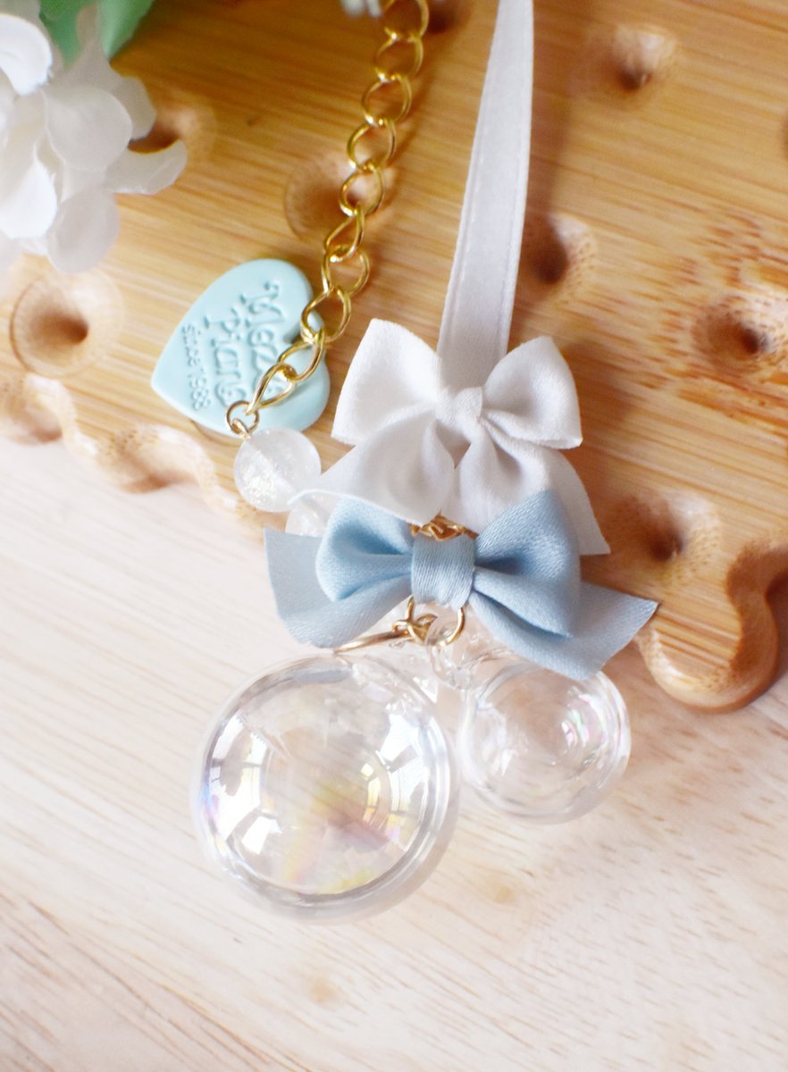 가끔 실물이 사진에 다 담기지 않으면 아쉽습니다.
소량 준비중인 물방울 악세사리 입니다 :)