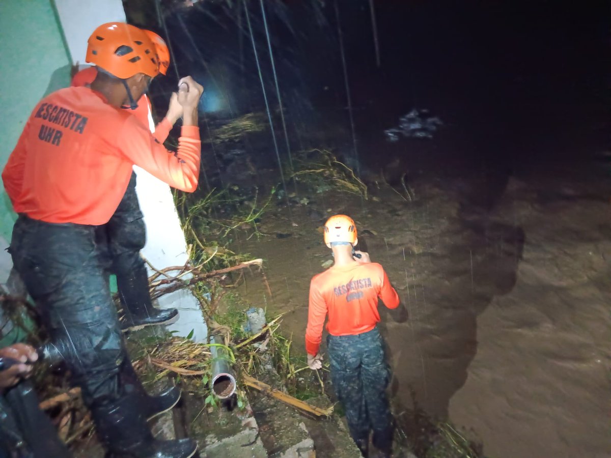 Fuerzas Armadas de Honduras (@ffaahn) on Twitter photo #PlanAuxilioXXI || Con el objetivo de salvaguardar a la población, las #FFAA, a través del personal especializado de la Unidad Humanitaria y de Rescate Honduras, se encuentran realizando labores de evaluación y desalojo en el sector de Río Abajo, esto producto de las constantes #PlanAuxilioXXI || Con el objetivo de salvaguardar a la población, las #FFAA, a través del personal especializado de la Unidad Humanitaria y de Rescate Honduras, se encuentran realizando labores de evaluación y desalojo en el sector de Río Abajo, esto producto de las constantes