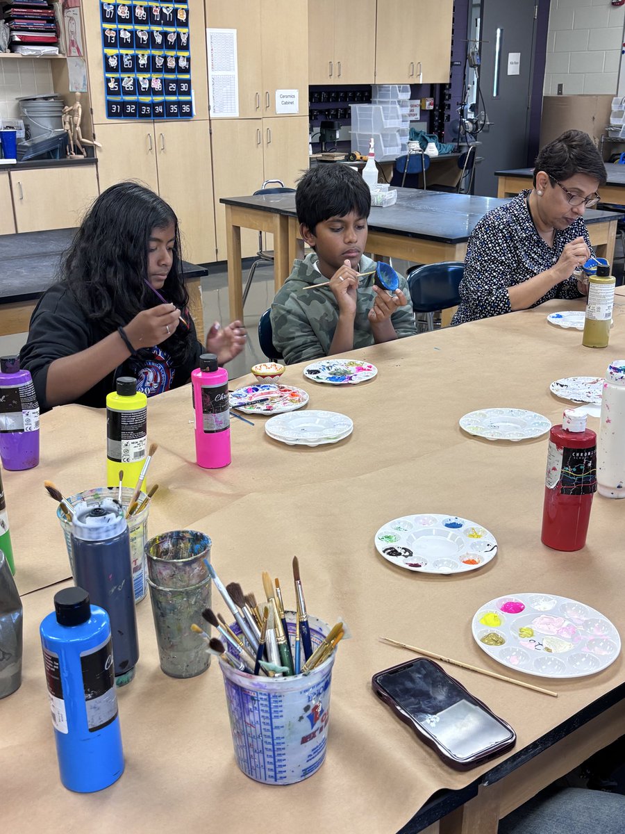 SASA began preparing for Diwali by panting diyas today after school. 💙🦅