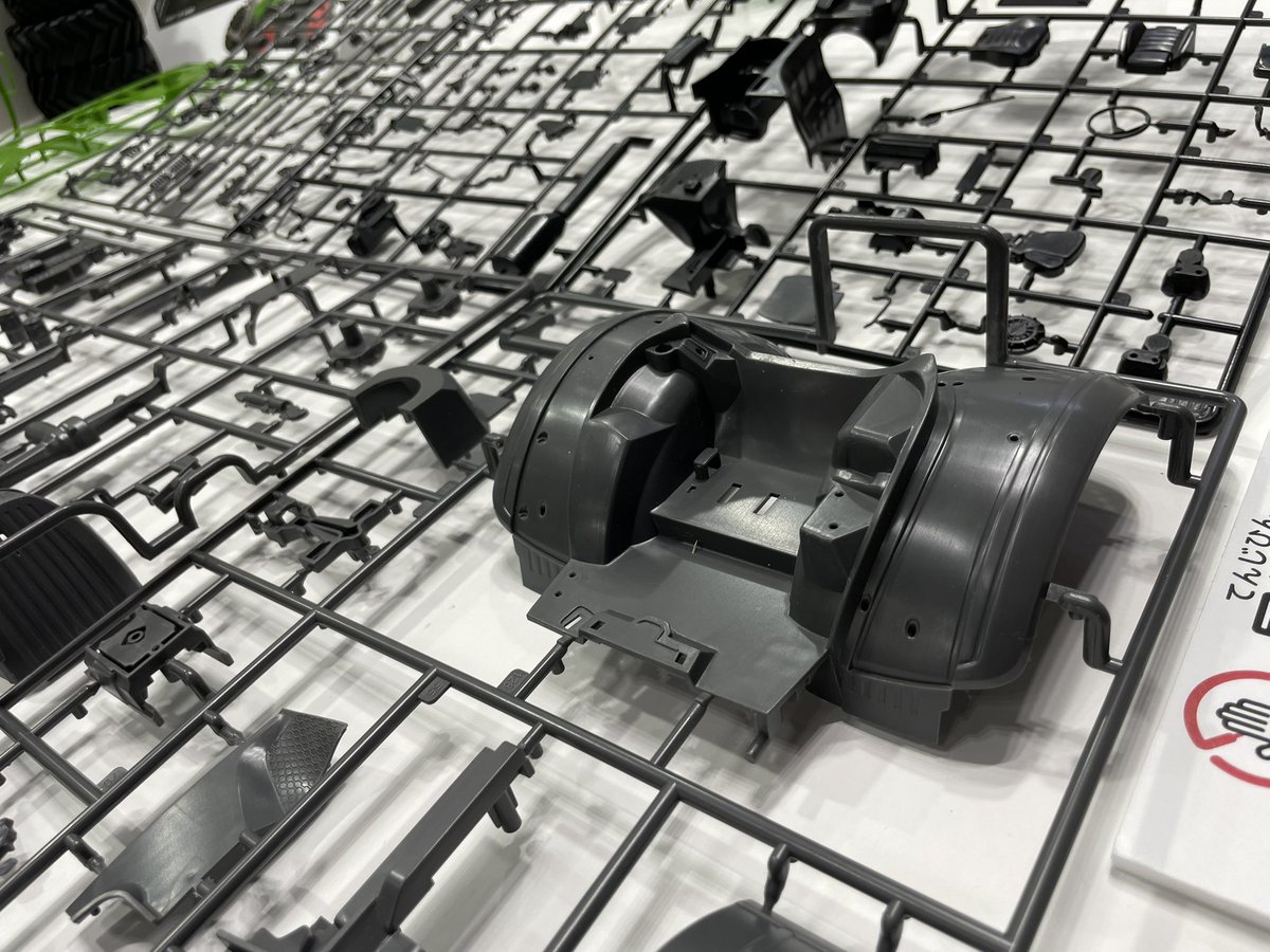 #全日本模型ホビーショー 

気になったアイテムをご紹介②
ホビージャパン　シロマサマウス
Revel  バリオトラクター
士郎正宗デザインマウスは昔発売されたものの復刻版。当時欲しかったなー。
トラクターはデカパーツフェチのアンテナにビンビンに訴えかけてくるカウルのパーツに垂涎😆