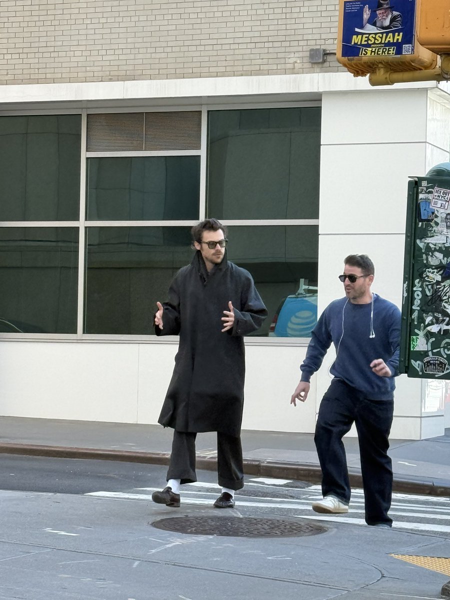 hsdaily's tweet image. Harry and Tommy out and about in NYC (via @clawcouturez)