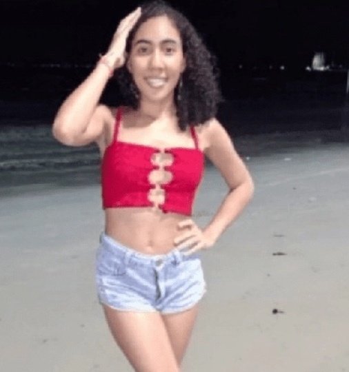 *chego*
pouca roupa
muita pele
você não aguenta
e dá um confere
*saio*