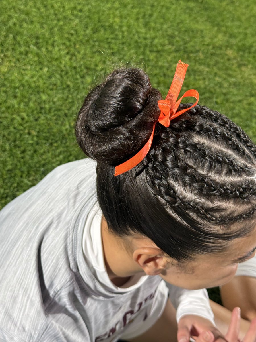 GopherSoccer's tweet photo. More than just a game 🧡

For today’s match, we’re sporting orange ribbons to show solidarity with @UW_WSoccer women’s soccer player Mia Hamant, who is battling leukemia. 

We’re inspired by your fight, Mia🧡

#ShutOutCancer https://t.co/Wpdsai8ILB