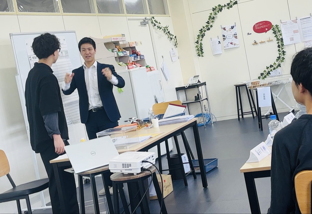 hibinodaisuke's tweet image. カイゼン研修。ーTWI.JM。
リーダー研修です。

継続に、
生産性を向上させるシステムを社内構築していきます。

講師は、岸田飛生。
まだ二十代ですが、やりよります。

#マネジメント研修
#カイゼン　#TWI.JM
#社会保険労務士