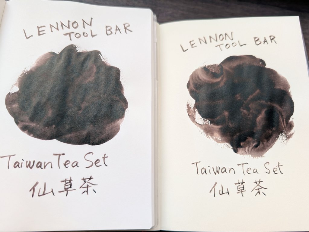 #万年筆インク
藍濃道具屋(レンノンツールバー)
臺灣茶色(台湾ティーセット) 
仙草茶
こっくりとした濃い〜茶色ですね。仙草茶は、苦味の中に甘みもあるお茶だとか。いいですね。
トモエリバー白(左)もMDペーパークリーム色(右)もほぼ同色ですが、MDの方が少しだけ明るいです。フラッシュは無し。