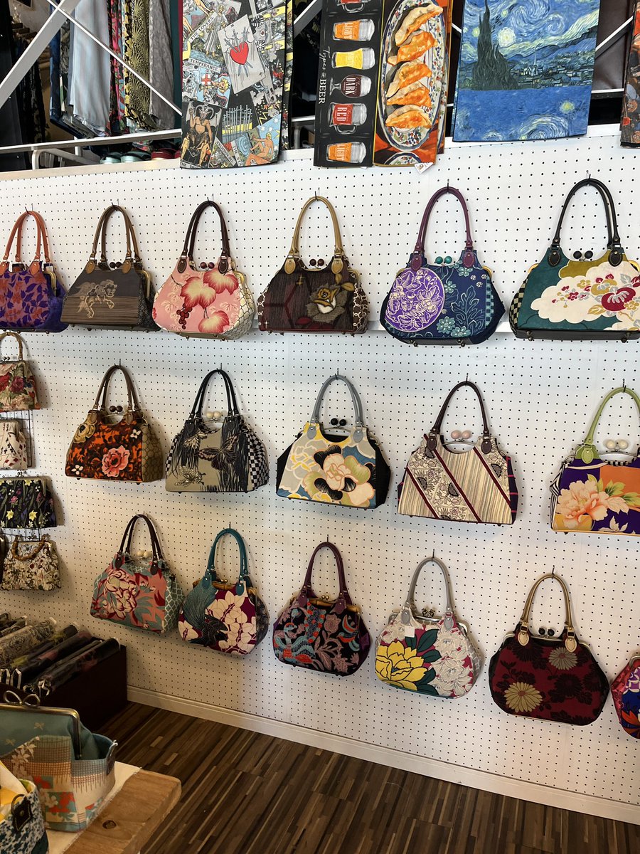 ロマンチカ商會　がま口バッグ キモノシエル名古屋 始まりました！ がま口バッグがずらりっ！ 壮観です✨