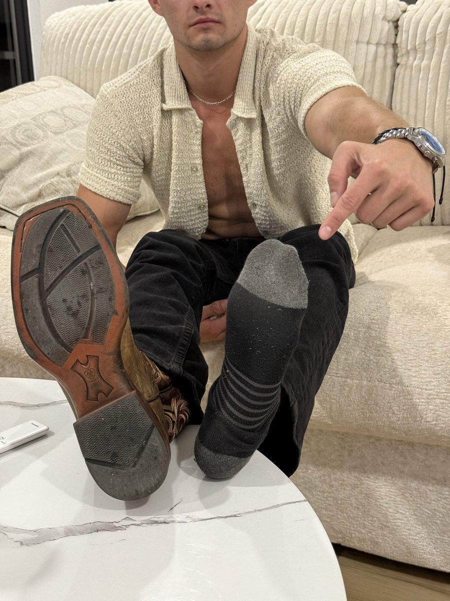 TravisDaws96217's tweet photo. I just got back from work, come worship these straight alpha feet fucking losers. Cash app on my bio, don’t even think of talking to me without a tribute. https://t.co/6UgWXcCXUD