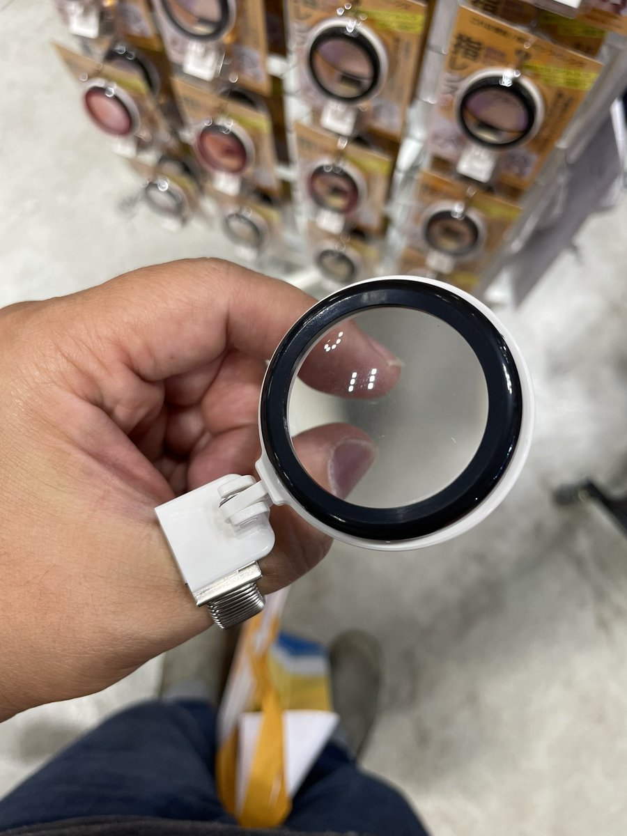 #全日本模型ホビーショー 

気になったアイテムをご紹介④
アイガーツールさん
溝底専用ヤスリ　0.2mm #600
指レンズ ×2.0
この二つは買いました。
どちらもメッチャニッチな用途だけど、有ると無いとでは違ってくるパーツかと。
ヤスリはスジボリのフィニッシュなどに、