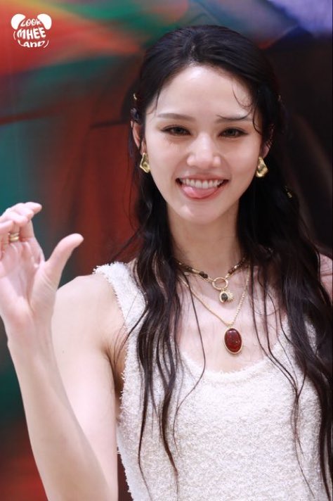 LMheelandTrend's tweet image. แบร่ๆ น่ารักอ่า ทะเล้นมากเป็นคนสวยที่ชอบเล่นกับใจพี่แบร์จริงๆ 😜😛

LMSY AT SIAM PARAGON

#SiamParagonBIFW2025xLMSY
#BIFW2025xLMSY
#GreyhoundOriginal
#GHAW25 #LMSY