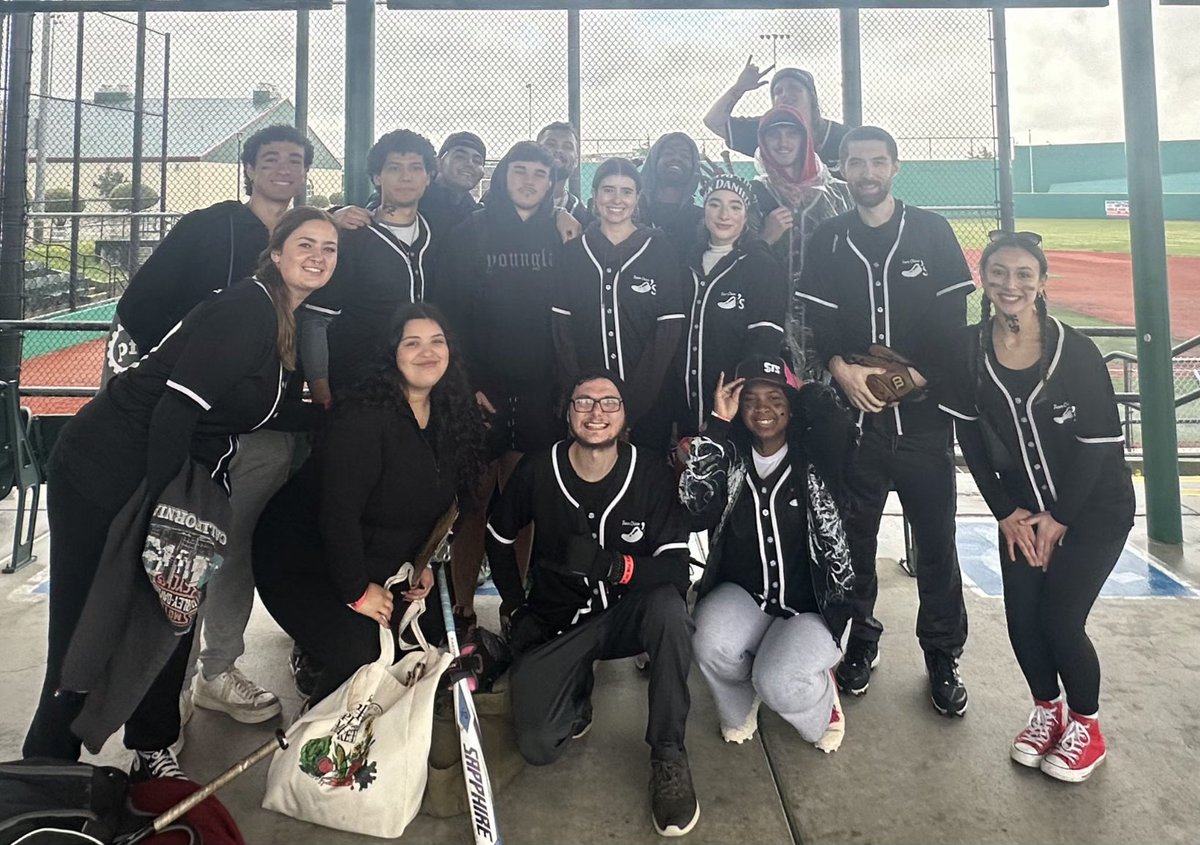 Kaoyeechue's tweet photo. Softball tournament was successful for Team Chico! #chilislove #showup #cartercrew https://t.co/tpCi5UZlpS