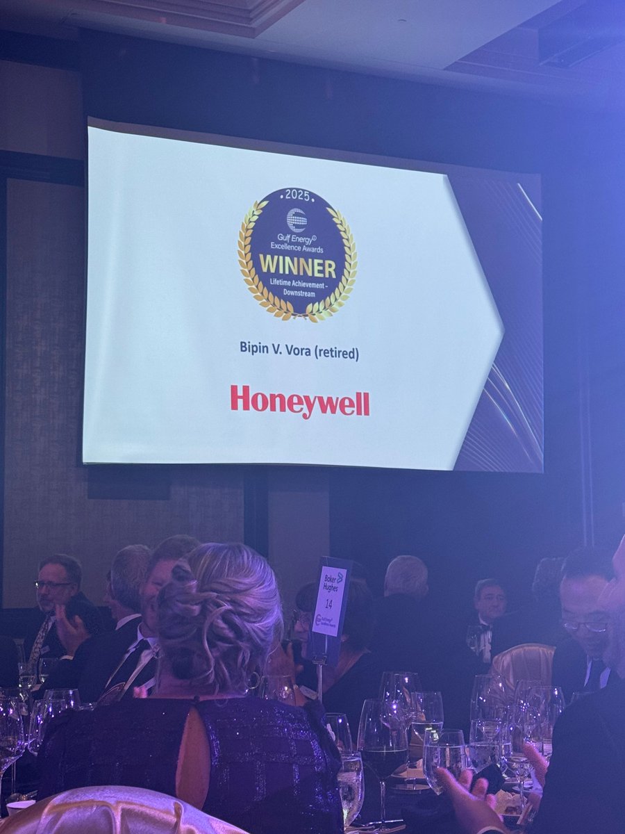 HydrocarbonProc's tweet image. Lifetime Achievement: Johnson (ExxonMobil), Leewis (Leewis and Associates), Vora (Honeywell). Energy Leader of the Year: Muhammad Arsalan (Saudi Aramco).
E2Awards.com
#E2Awards25 #EnergyLeadership