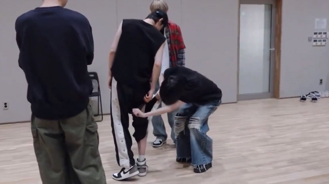 yeonjun just gave beomgyu a new fashion choice to fascinate over with that trunk shorts version