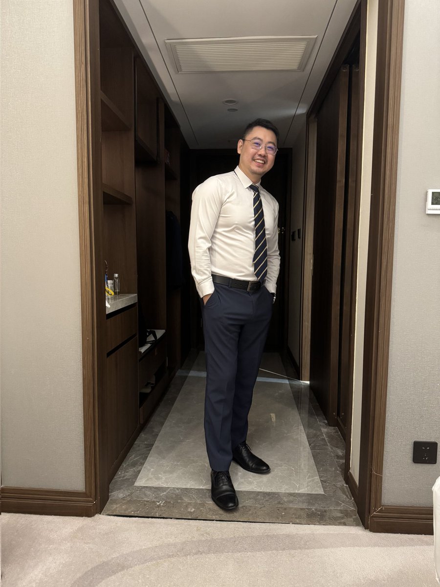 中年正装s tweet media