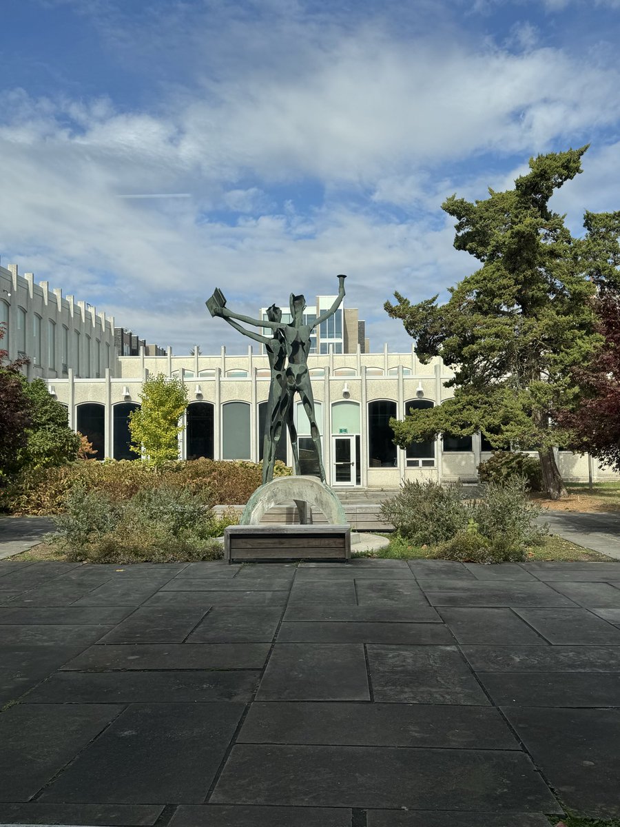Amazing to be back on campus <a href="/WesternU/">Western University</a> to meet teacher candidates at the Faculty of Education. 

They are excited to make difference in students’ lives and had great questions about the profession. 

Thanks for inviting <a href="/otffeo/">OTF/FEO</a>!