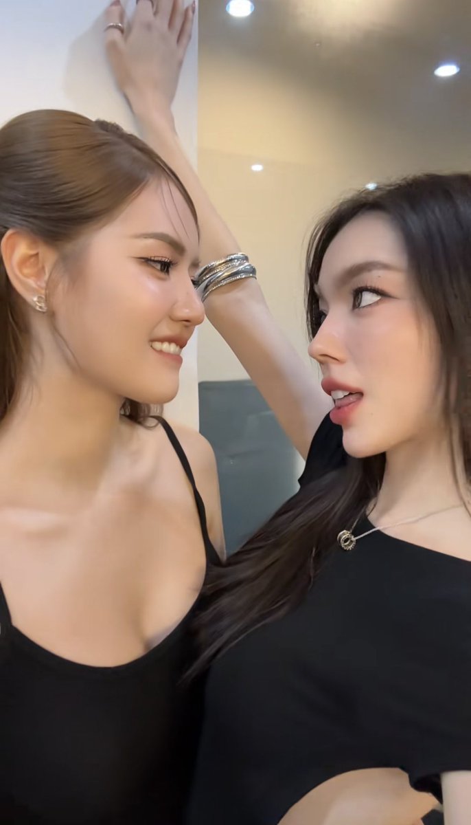 ฟินเป็นวงกลมเลยตั้งแต่ในด้อมคู่เมื่อวาน 🙂‍↔️😌🙂‍↕️

XONA BORN TO BE LOVED 17
#โซน่า #xona