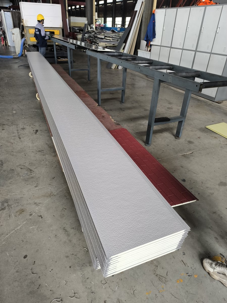 kaweiying's tweet image. Light gray elastic coating flat pattern 16mm thickness PU metal siding panel for external wall decoration. 1.38.3cm width/ 3.8m length WhatsApp:+86-13105446850 Email:kaweiying@gmail.com  #sandwichwallpanel #metalsidingpanel #pusandwichpanel #lightsteelvilla #prefabhouse