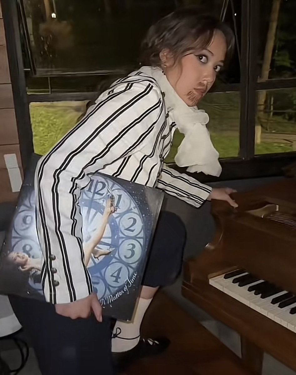 born to be eliza                    forced to be laufeyette