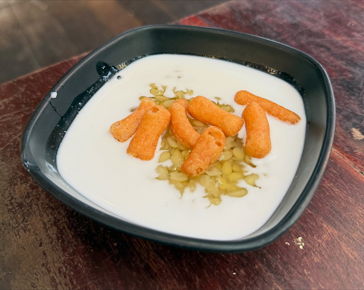tipamart's tweet photo. Mouth-Watering Thai Dessert; Sweet Mung Bean with Chinese Donut (Tao Suan) ขนมหวานตำรับไทย 🇹🇭 “ขนมเต้าส่วนใส่ปาท่องโก๋” #foodtraveller #foodtravel #thaidessert #thaifoodie #DeliciousThaiFood #foodjourney #hellothailand #foodlover https://t.co/unDJUQ71CK