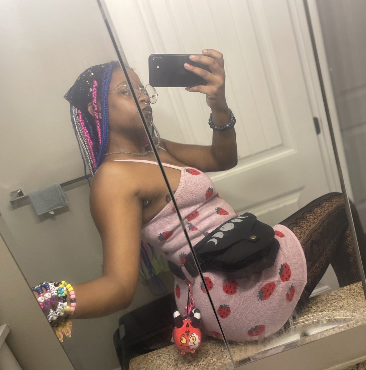 I’ve gotten too thick for this dress bruh, forever 21 is NOT for 24 year olds😭😭🤣