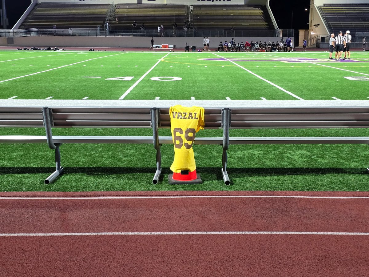 tony_chapman76's tweet photo. What a fun night. Honored to be on the mic for the 100th anniversary of The Crosstown Clash. 

Walnut 16, Barr 10 on a 3-yard Rylan Booth run with 22 seconds left. 

@Vrz51 would have loved this one. 🫶🏻🏈 https://t.co/YLLTiz098t