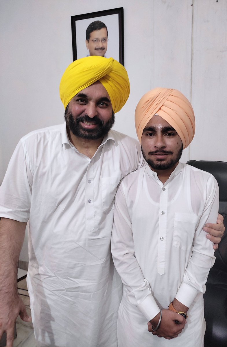 Dhillon Saab (@dhillonsaa47508) on Twitter photo ਪੰਜਾਬ ਦੀ ਸ਼ਾਨ ਹਰਮਨ ਪਿਆਰੇ ਮੁੱਖ ਮੰਤਰੀ ਪੰਜਾਬ ਸ: <a href="/BhagwantMann/">Bhagwant Mann</a> ਜੀ ਨੂੰ ਜਨਮ ਦਿਨ ਦੀਆਂ ਬਹੁਤ ਬਹੁਤ ਮੁਬਾਰਕਾਂ ਵਾਹਿਗੁਰੂ ਜੀ ਹਮੇਸ਼ਾ ਤੁਹਾਨੂੰ ਚੜ੍ਹਦੀ ਕਲਾ ਵਿੱਚ ਰੱਖੇ !!
#HappyBirthday ਪੰਜਾਬ ਦੀ ਸ਼ਾਨ ਹਰਮਨ ਪਿਆਰੇ ਮੁੱਖ ਮੰਤਰੀ ਪੰਜਾਬ ਸ: <a href="/BhagwantMann/">Bhagwant Mann</a> ਜੀ ਨੂੰ ਜਨਮ ਦਿਨ ਦੀਆਂ ਬਹੁਤ ਬਹੁਤ ਮੁਬਾਰਕਾਂ ਵਾਹਿਗੁਰੂ ਜੀ ਹਮੇਸ਼ਾ ਤੁਹਾਨੂੰ ਚੜ੍ਹਦੀ ਕਲਾ ਵਿੱਚ ਰੱਖੇ !!
#HappyBirthday